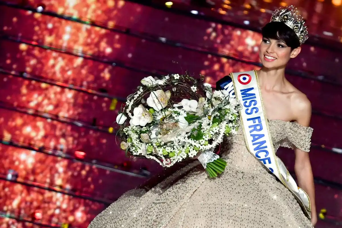 Joven de 20 años gana concurso de belleza Miss Francia El pelo corto desató el debate