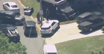 3 agentes de la ley muertos en un tiroteo en una casa de Charlotte, Carolina del Norte, 5 otros agentes heridos de bala