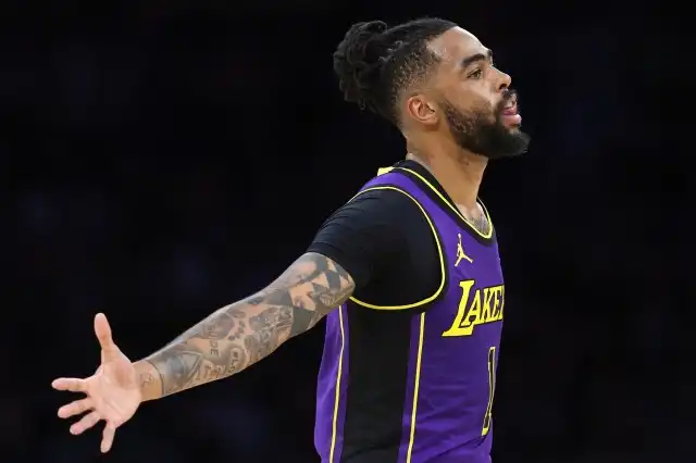 Alexander Lakers D'Angelo Russell domina a los Bucks