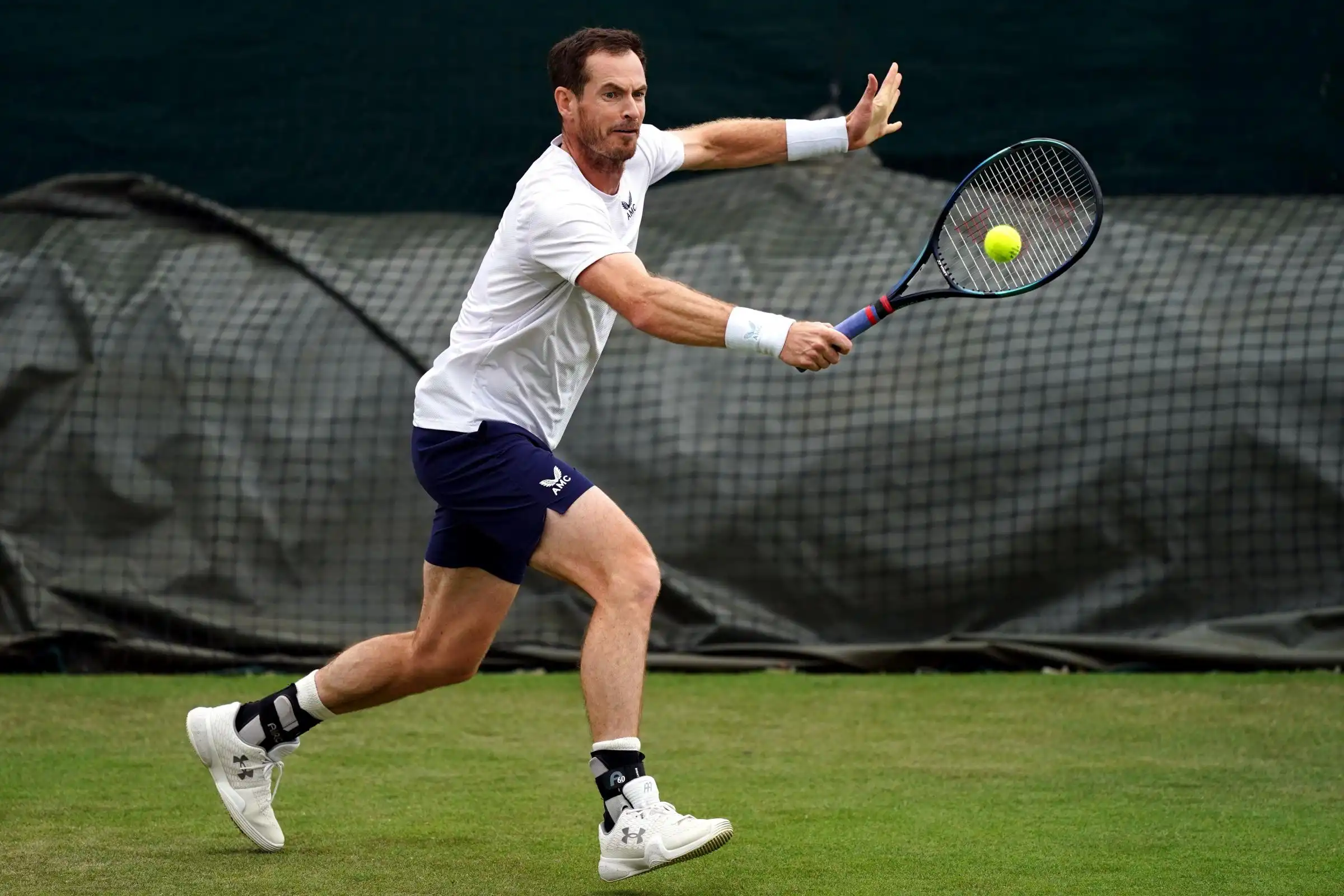 Andy Murray muestra mejoría preparando la decisión de Wimbledon