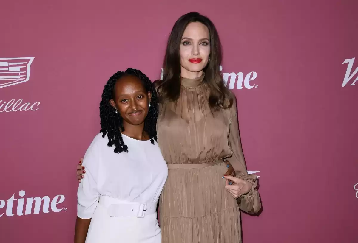 Angelina Jolie La hija de Brad Pitt, Zahara, lanza el nuevo video de la hermandad