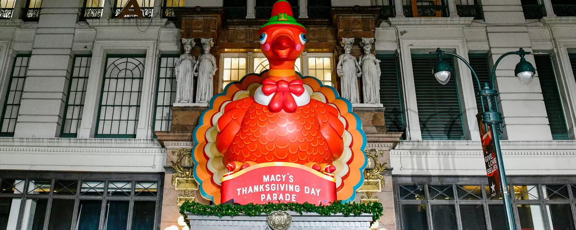 Fanáticos enojados reaccionan a los artistas que sincronizan los labios con el desfile del Día de Acción de Gracias de Macy's