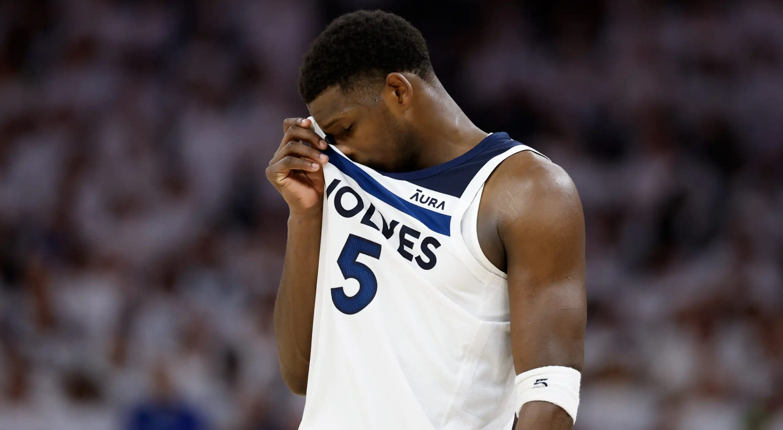 Anthony Edwards: Deficiencias de los Wolves: Derrota en el Juego 2, Mavericks