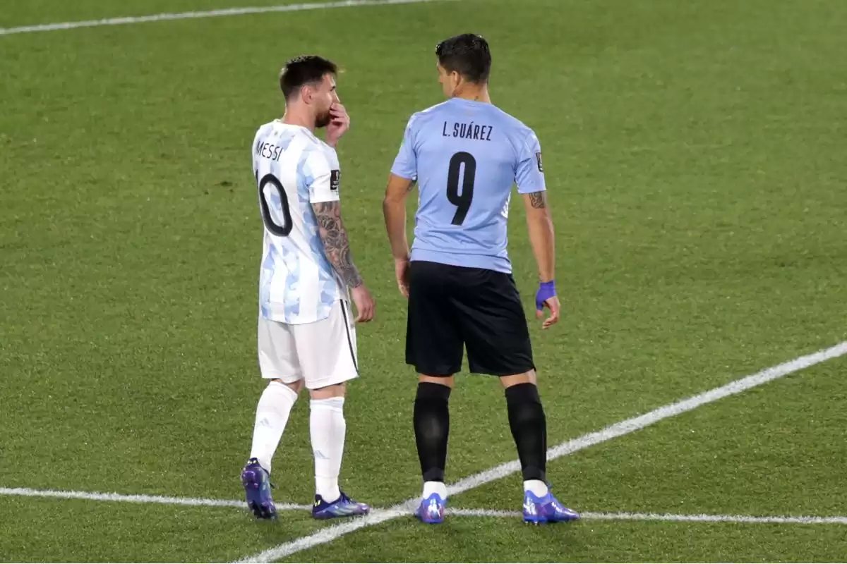 XI inicial Argentina vs Uruguay: Messi hace su partido número 179, Núñez lidera la línea | AtrapadoFuera de juego