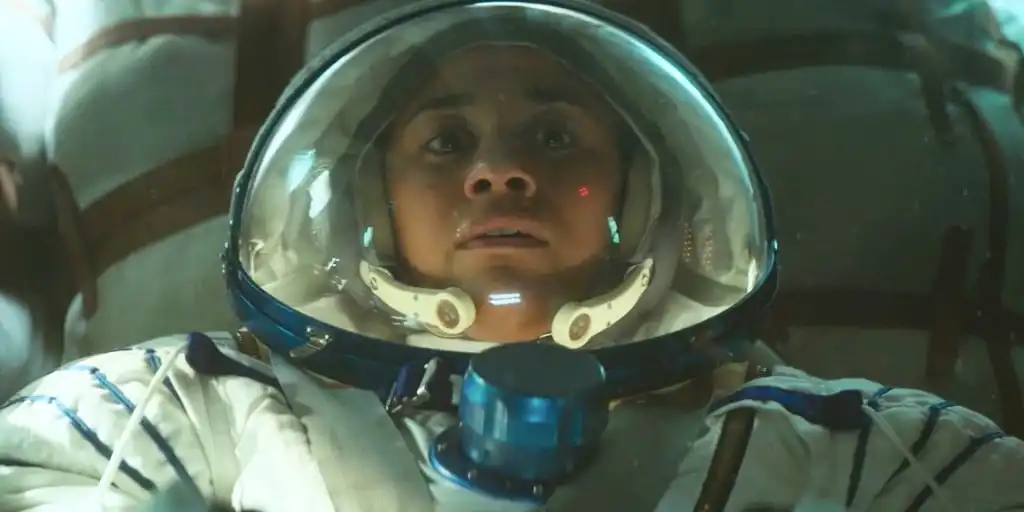 Ariana DeBose resuelve un conflicto en el espacio en una nueva película de I.S.S.