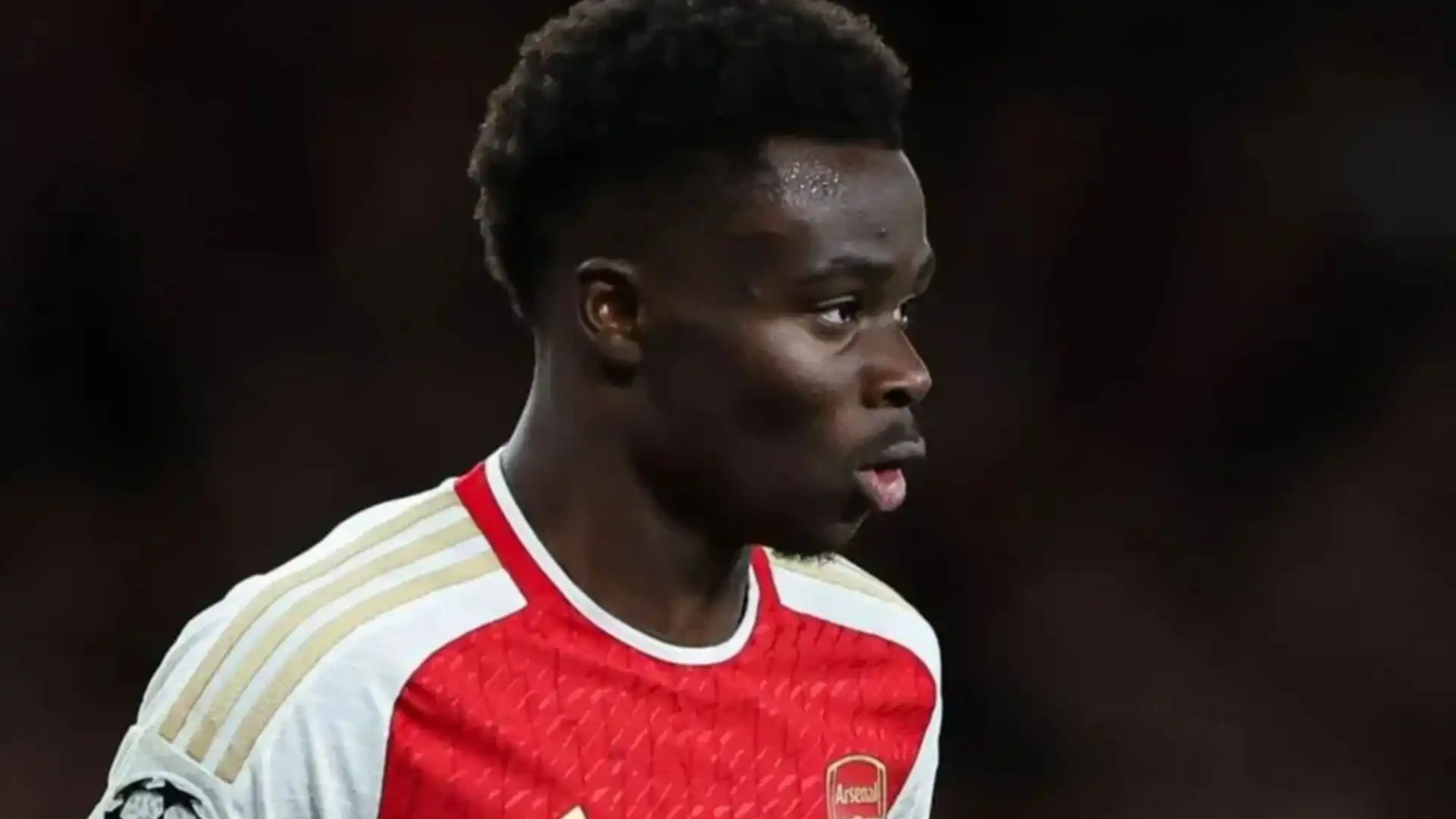 El Arsenal persigue al tuit racista Bukayo Saka