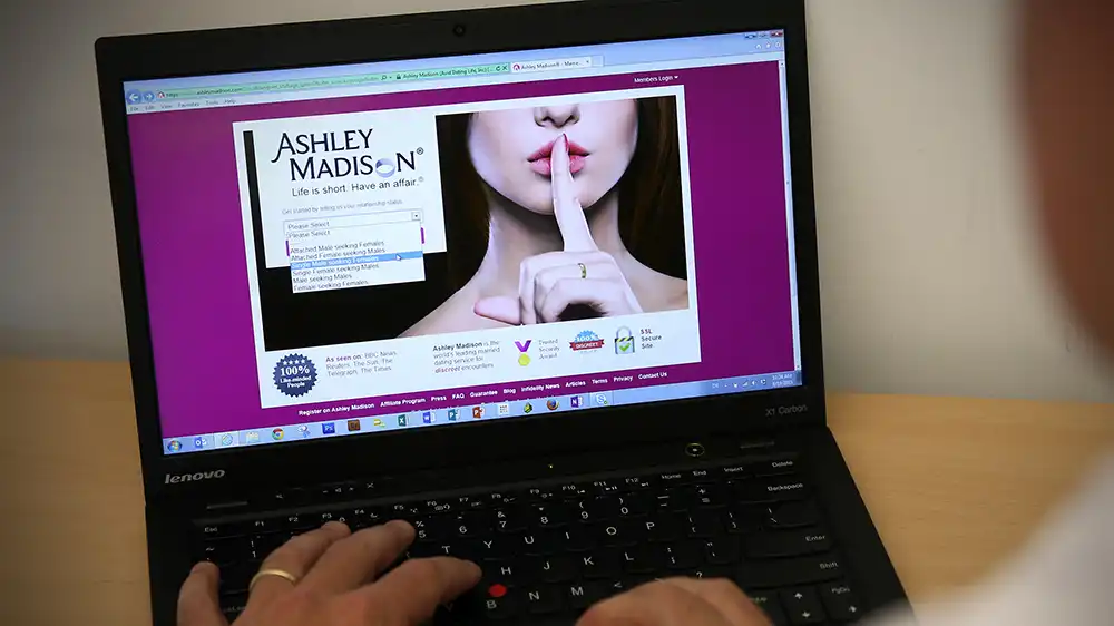 Ashley Madison Sexo Mentiras Escándalo Director Hombres Infieles Confiesan Cámara