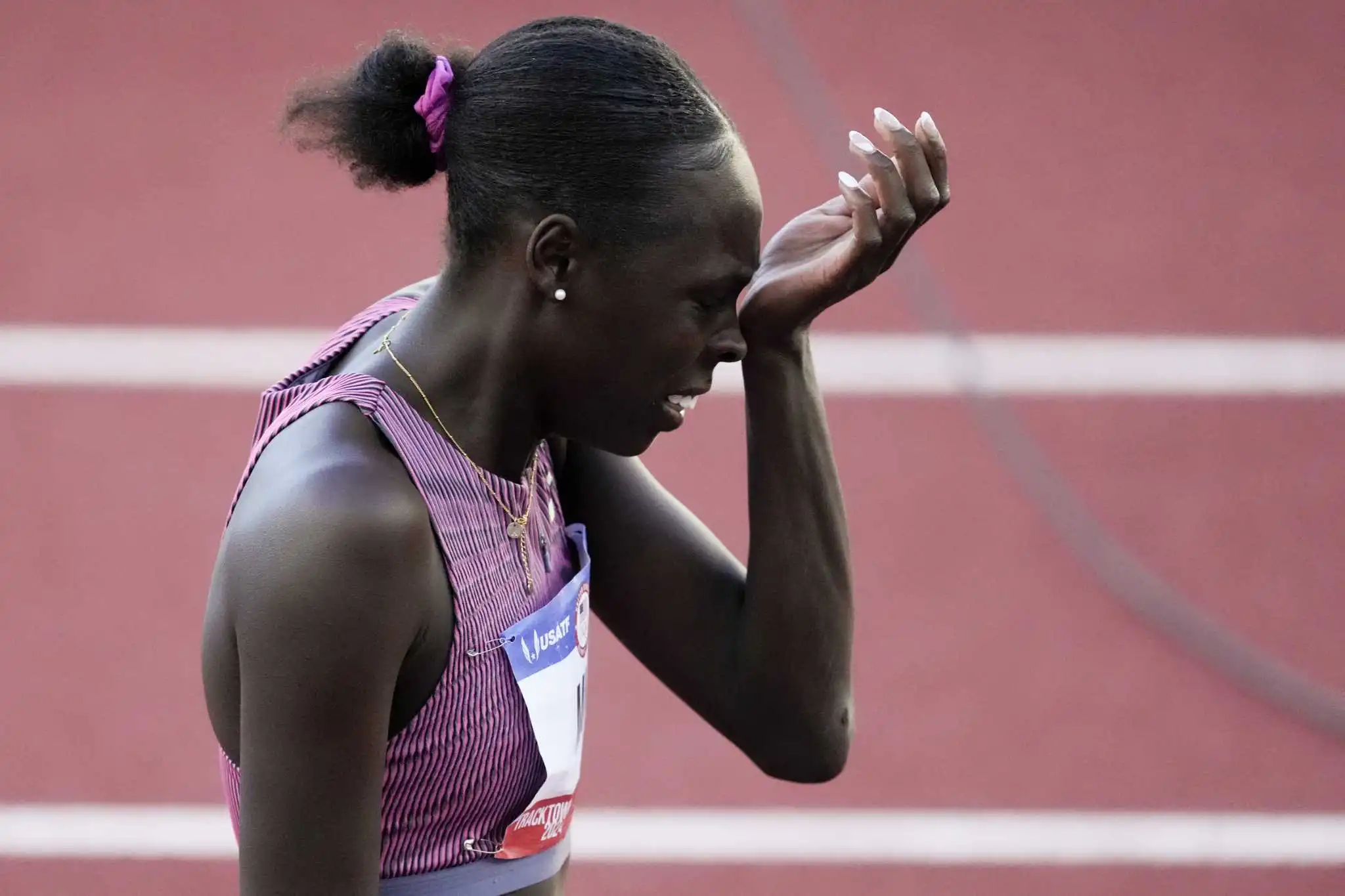 Athing Mu cae en 800 metros y pierde la oportunidad de defender el título olímpico