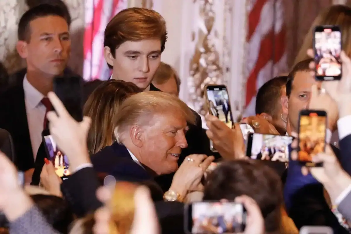 Barron Trump, de 18 años, entra en la arena política con el papel de más alto perfil
