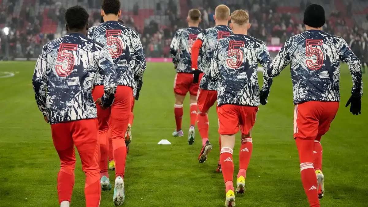 El Bayern de Múnich gana el partido dedicado a Beckenbauer en el regreso de la Bundesliga