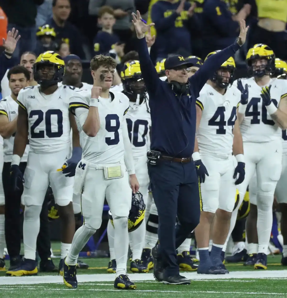 apostar al fútbol americano de Michigan Jim Harbaugh