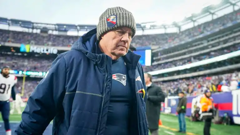 Bill Belichick aborda el informe de su salida de los Patriots