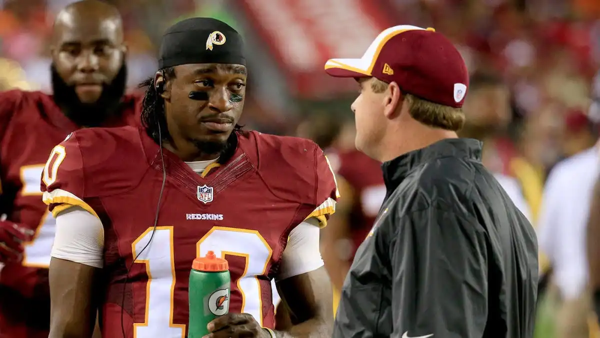 Amarga disputa: Robert Griffin III lucha contra el ex entrenador de la NFL Jay Gruden en las redes sociales