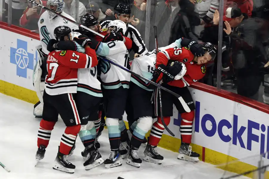 Blackhawks derrota a Kraken 4-3: Marcador final y resumen del partido