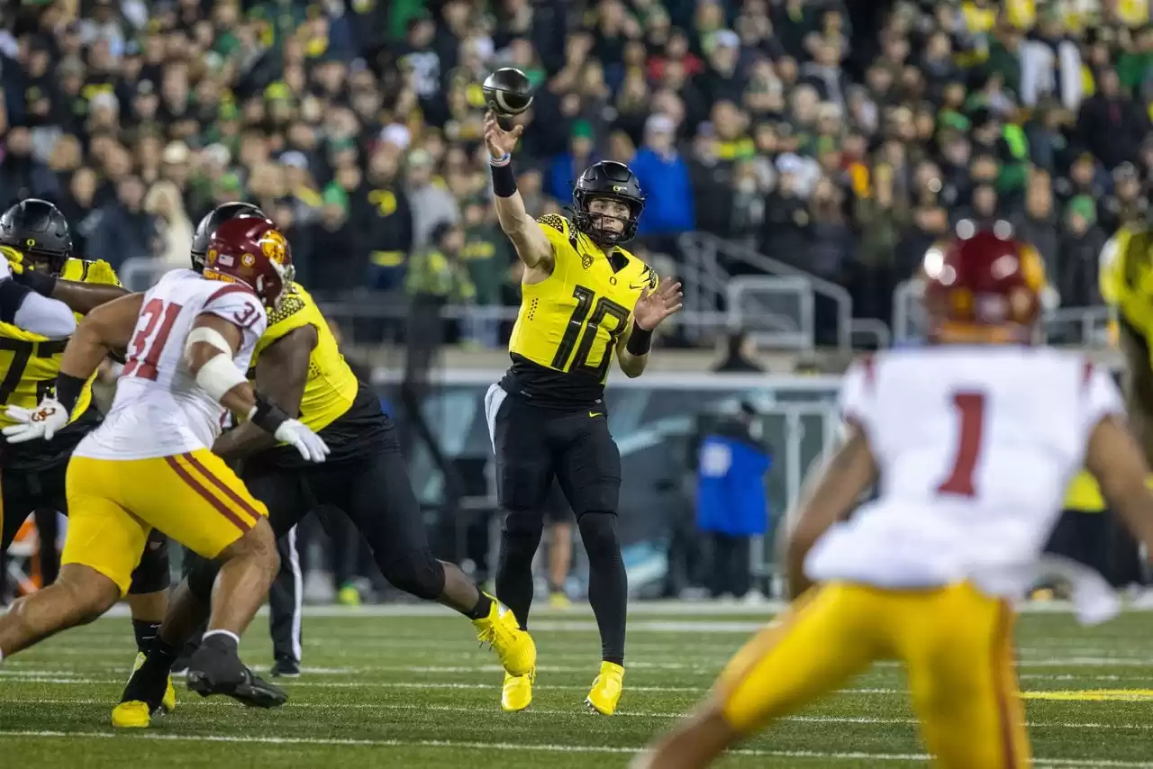 Bo Nix lanza 412 yardas y 4 touchdowns lidera al No. 6 Oregon Football sobre USC, Caleb Williams