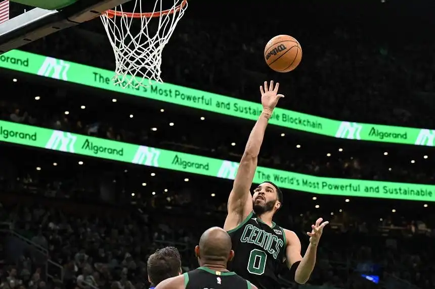 Boston Celtics domina a Dallas Mavericks y consigue su 10ª victoria consecutiva en la NBA
