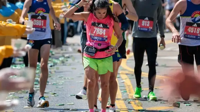 Maratón de Boston 2024: los corredores comparten la parte más difícil de la carrera