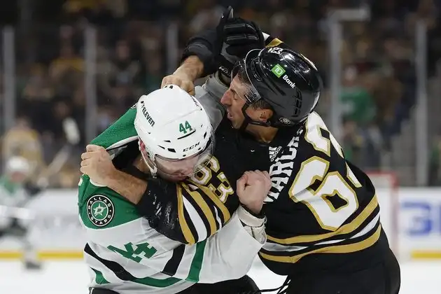 Los Bruins derrotan a los Stars en la tanda de penaltis tras una larga batalla fuera de casa