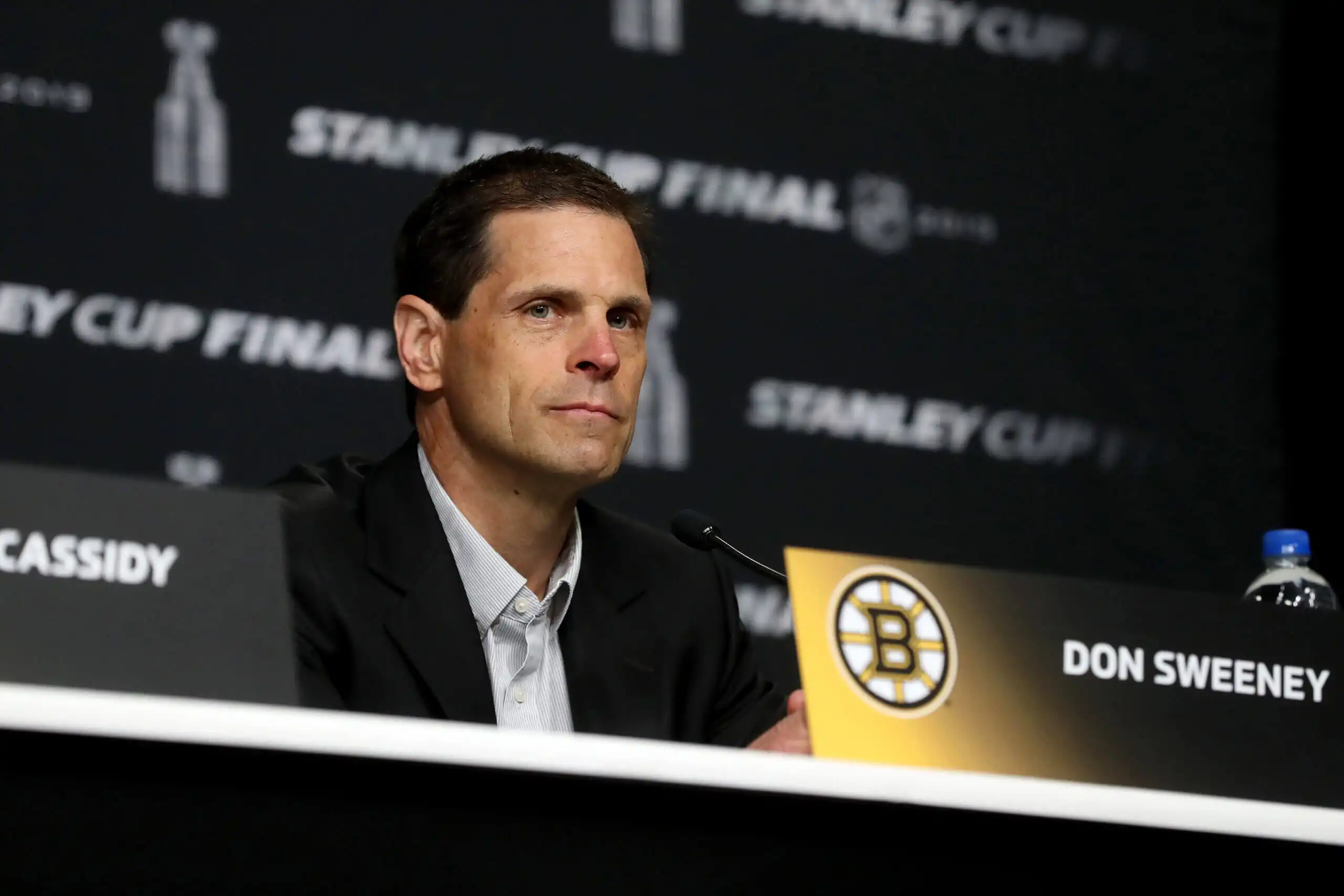 El gerente general de los Bruins, Sweeney, critica a la NHL por falta de responsabilidad