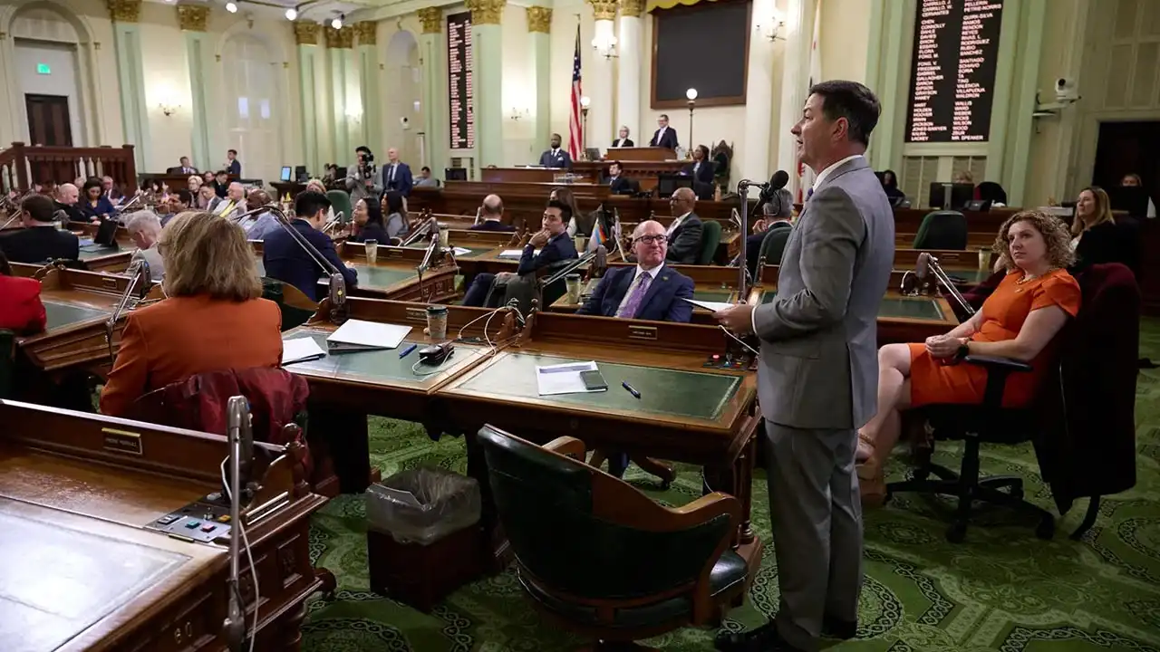 La Legislatura de California presenta 2,124 proyectos de ley: identificación de votantes, reparaciones, horario de verano incluido