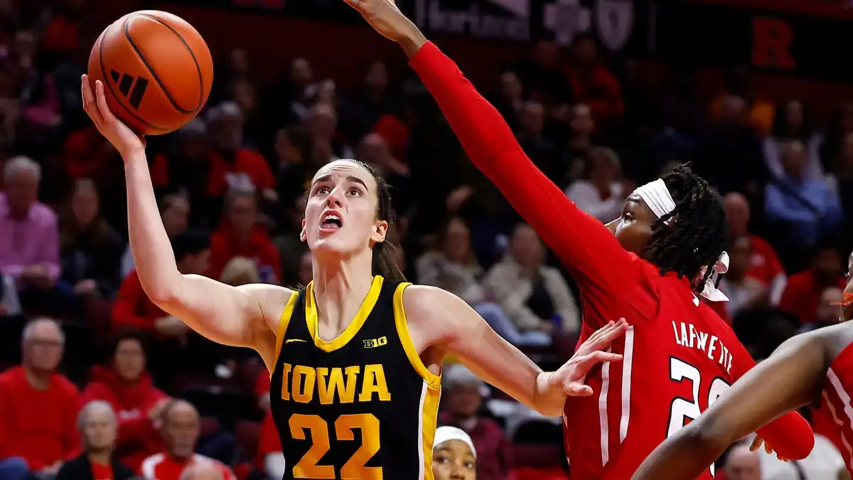 Caitlin Clark triple-doble No. 3 Iowa baloncesto femenino Rutgers
