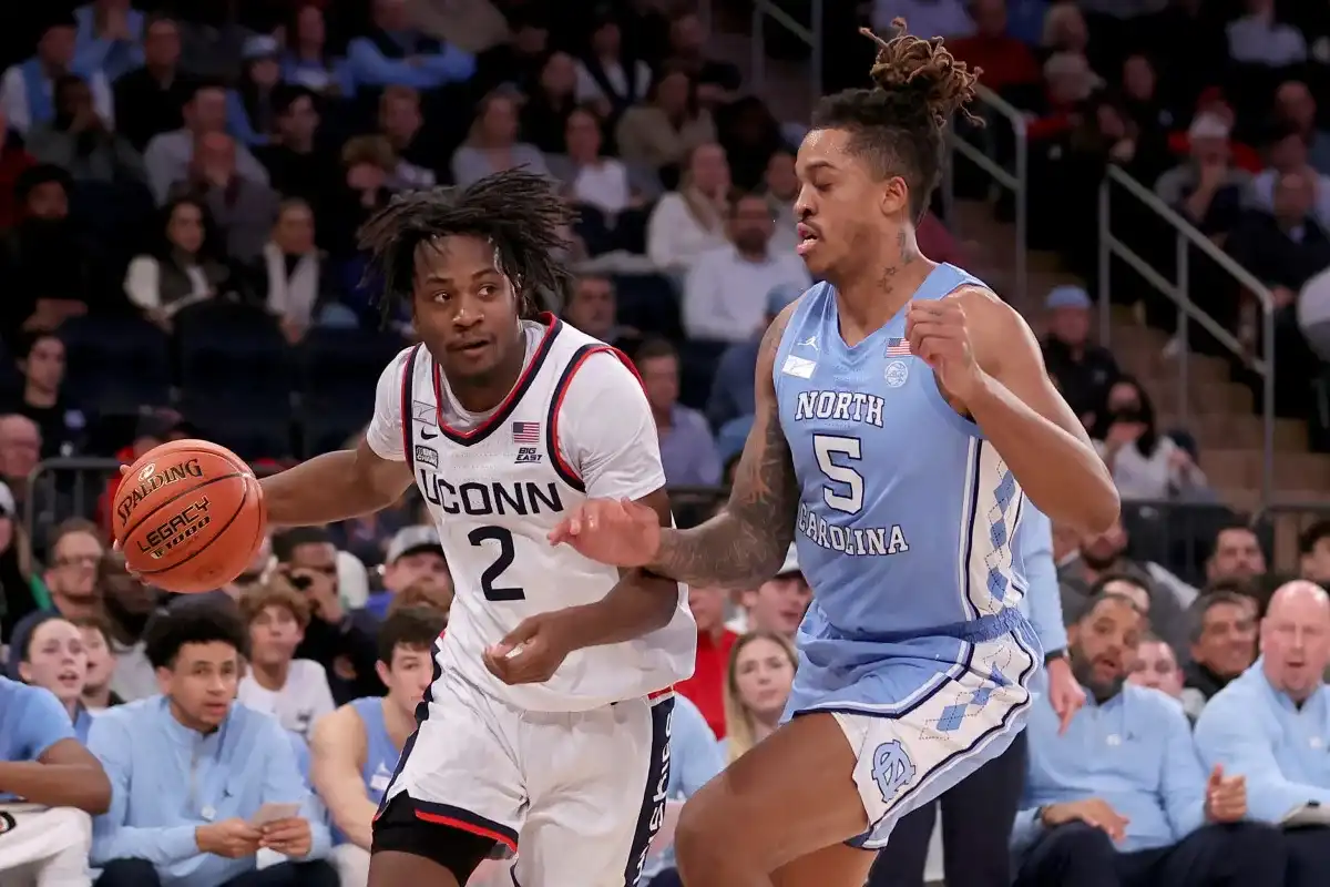 Cam Spencer UConn UNC baloncesto Jimmy V Clásico