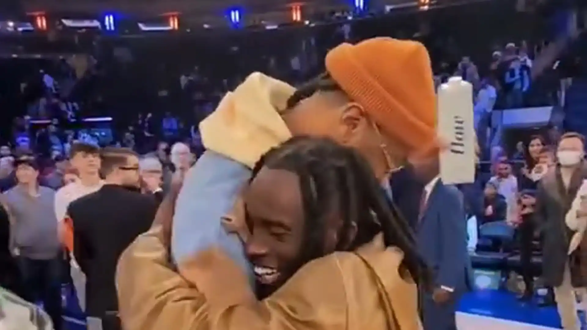 Carmelo Anthony se acerca a la estrella de Twitch en el partido de los Knicks para colaborar