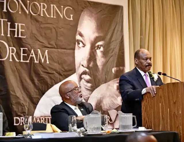 Celebre a los galardonados con el Premio Dr. Martin Luther King Jr. y su sueño votando - Carl Snowden