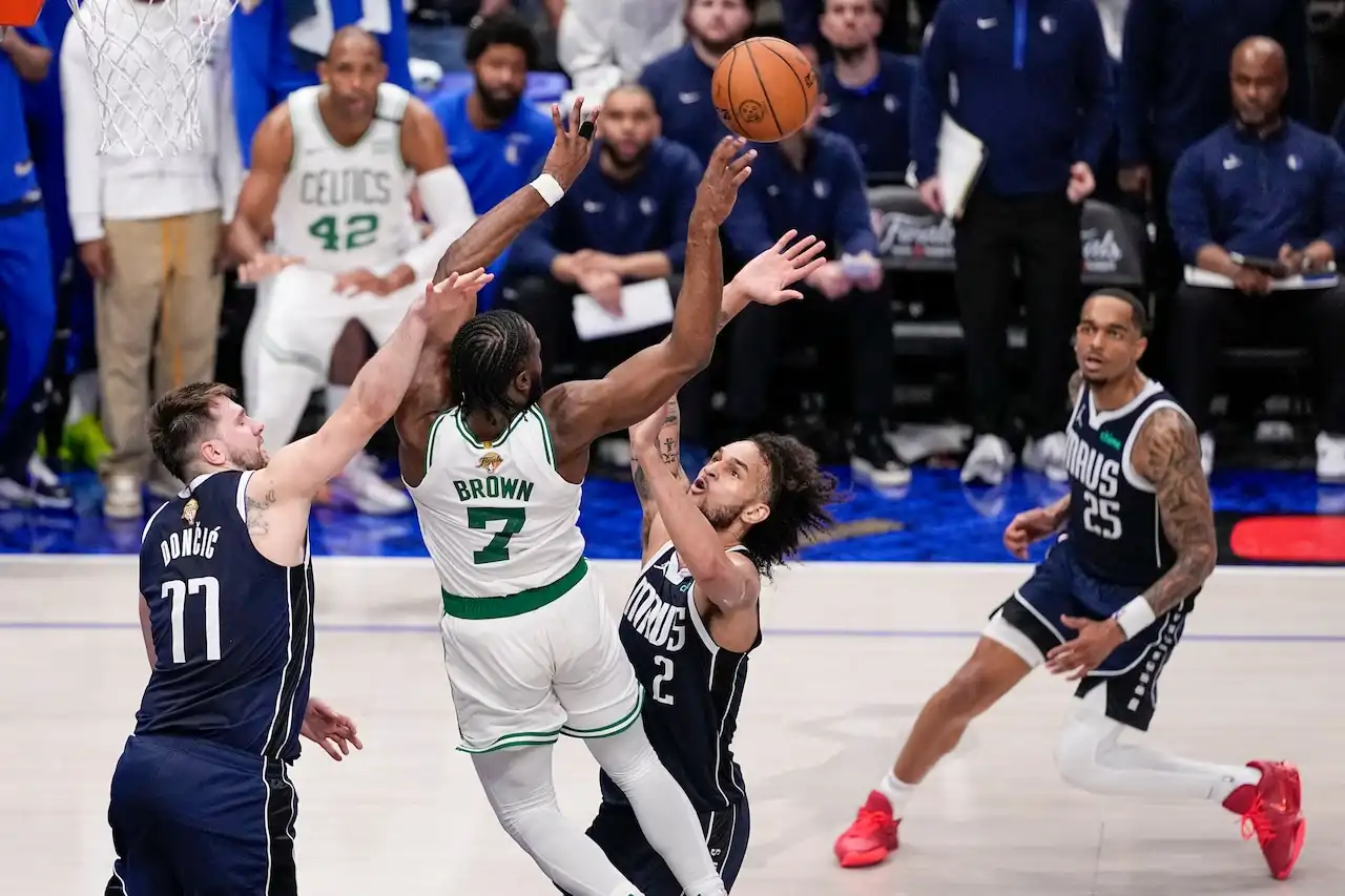 Los Celtics hacen historia con la derrota en el Juego 4 ante los Mavericks