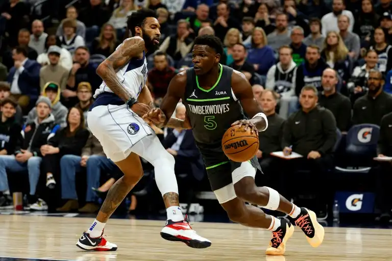 Los Celtics remontan para propinar a los Pistons su 28ª derrota consecutiva en la NBA