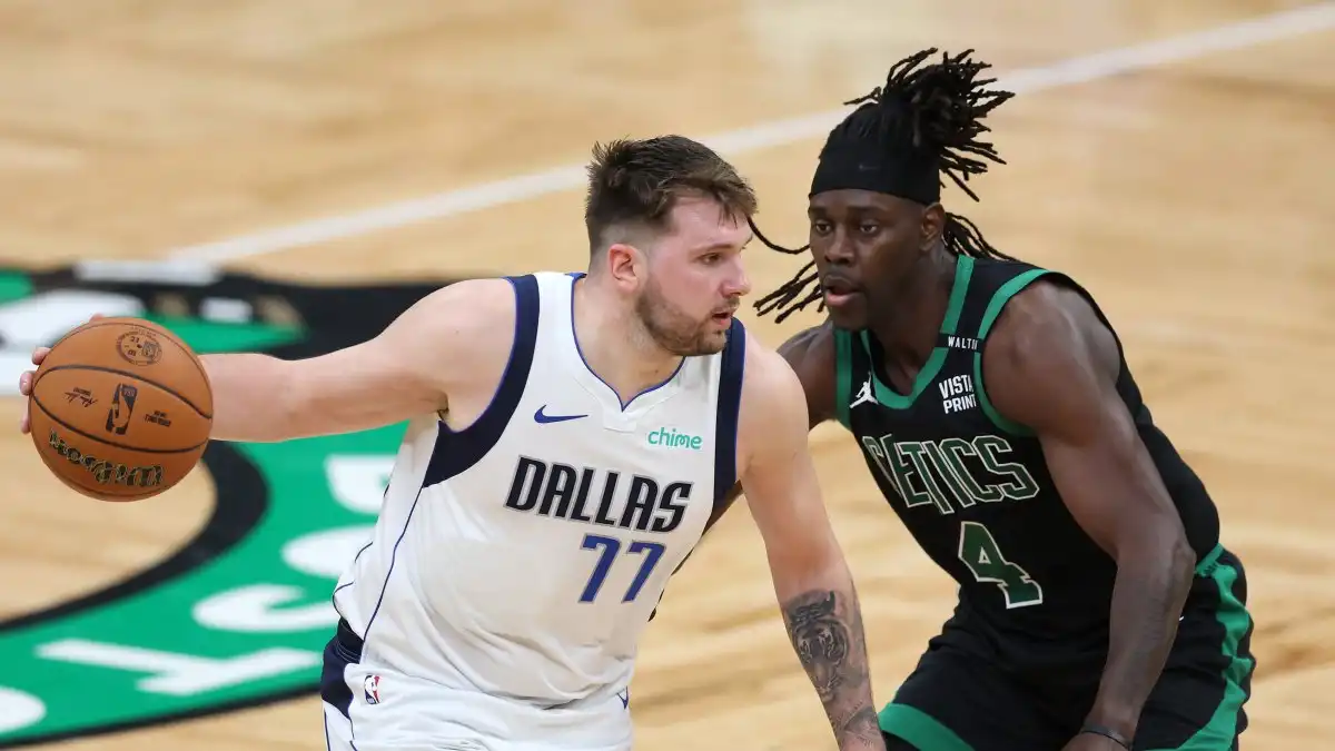 Celtics superan a Mavericks 105-98 en el Juego 2 de las Finales de la NBA, lideran 2-0