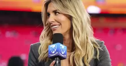 Charissa Thompson fabrica historias en la NFL, causando desafíos para los reporteros de televisión, especialmente para las mujeres