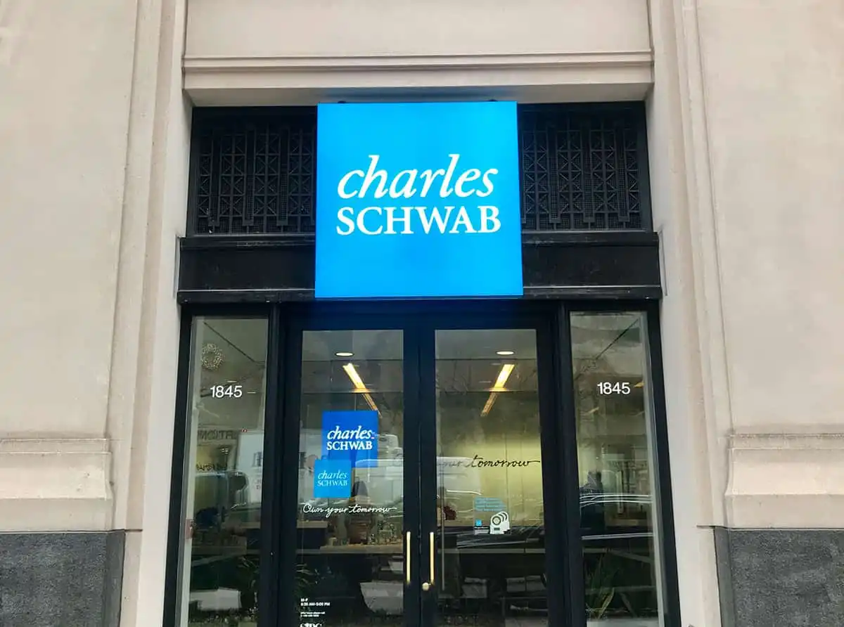 Charles Schwab se prepara para el nuevo director financiero