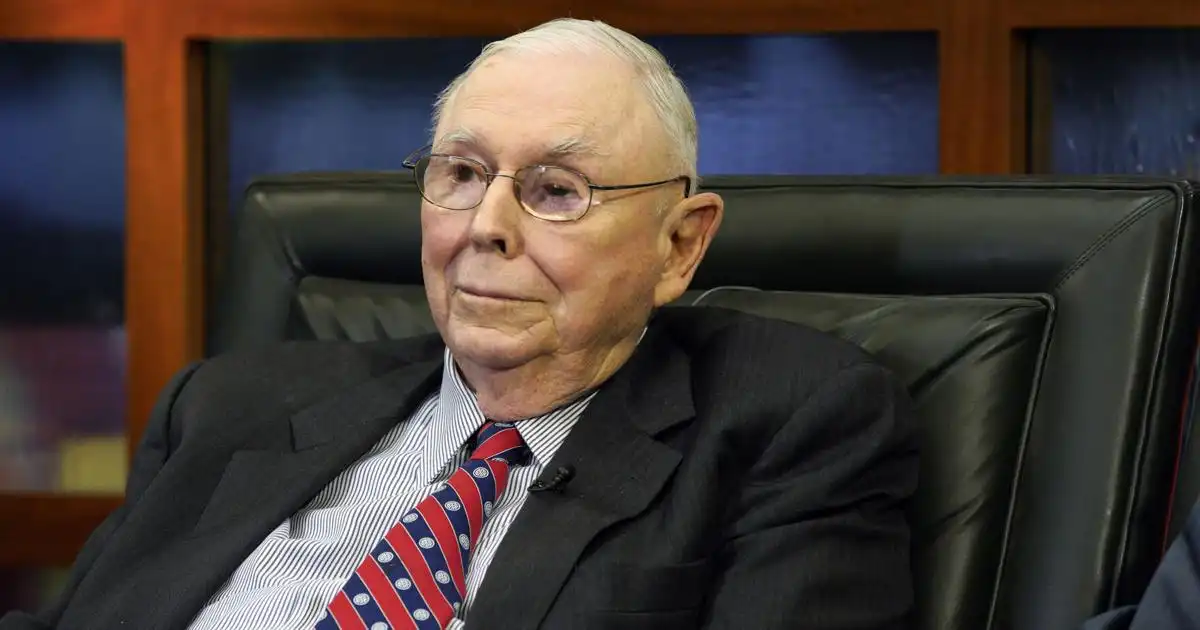 Charlie Munger, compañero de Warren Buffet en Berkshire Hathaway, muere a los 99 años