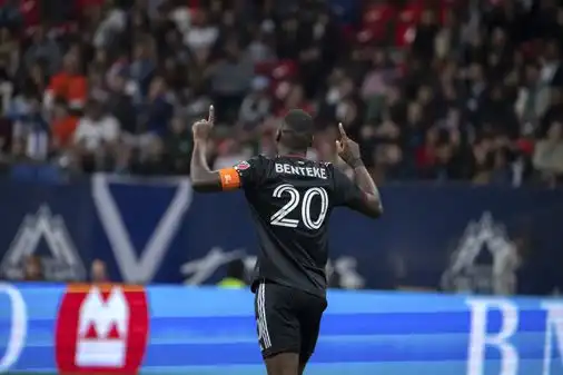 Christian Benteke anota un hat-trick en la tropiezo del Revolution en el primer partido de la MLS contra el D.C. United