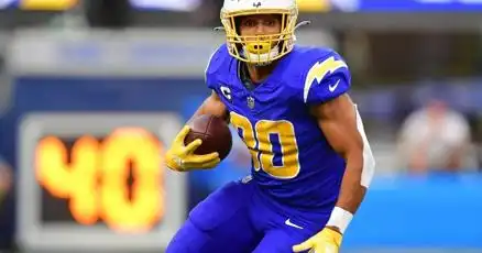 Los Commanders firman al RB Austin Ekeler con un contrato de dos años