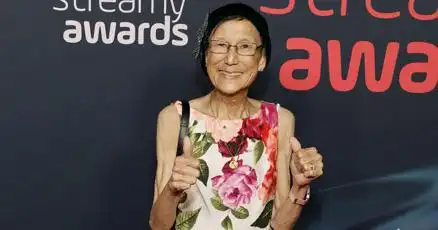 La estrella de TikTok de Cooking With Lynja, Lynn Yamada Davis, muere a los 67 años