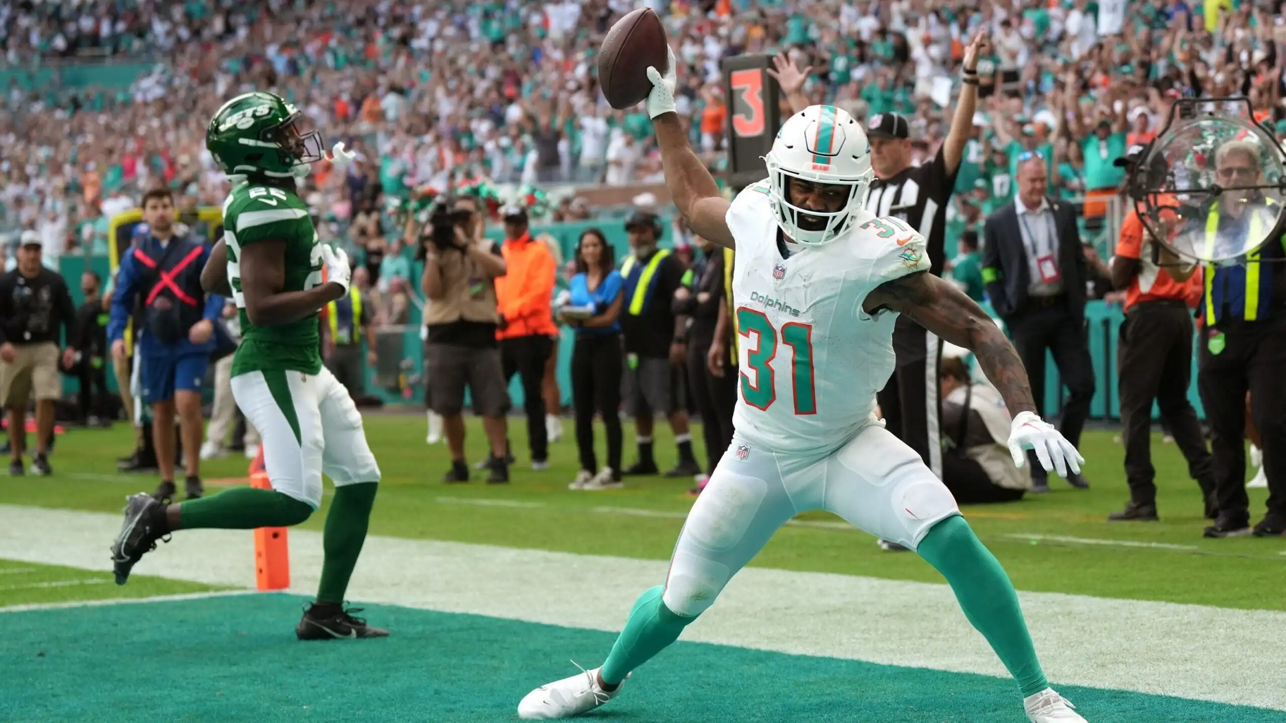 Dolphins Raheem Mostert brilla en la Semana 16 DFS