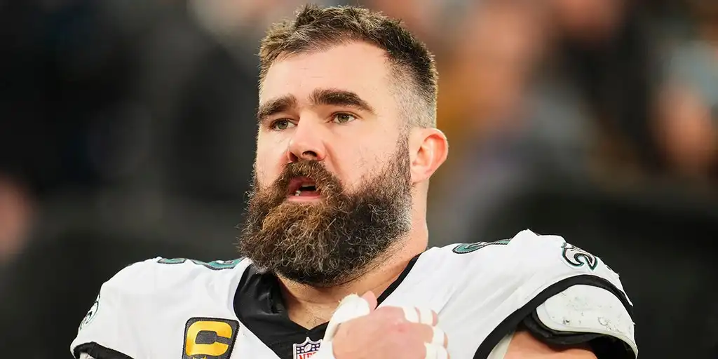 Jason Kelce, de los Eagles, hace sonar la alarma de que el equipo lucha mucho mejor en los playoffs