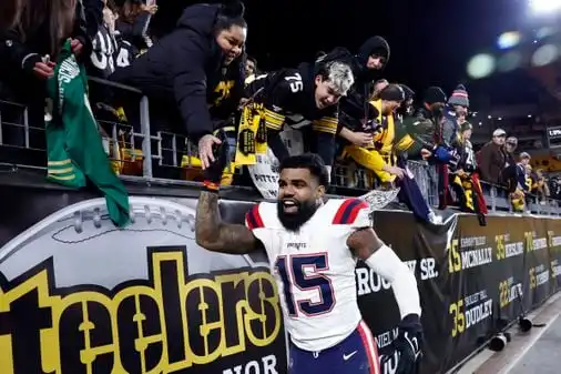 Ezekiel Elliott y JuJu Smith-Schuster fortalecen a la ofensiva de los Patriots en la victoria