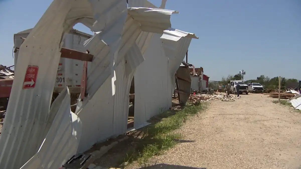 Tornado en Farm Valley View destruyó limpieza de la comunidad