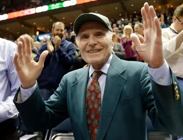 El ex senador estadounidense Herb Kohl, propietario de los Milwaukee Bucks, muere a los 88 años