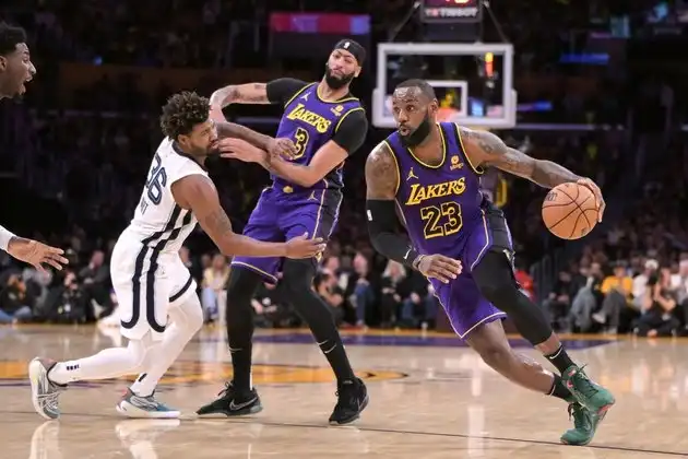 Los Lakers buscan tomar impulso contra los Raptors