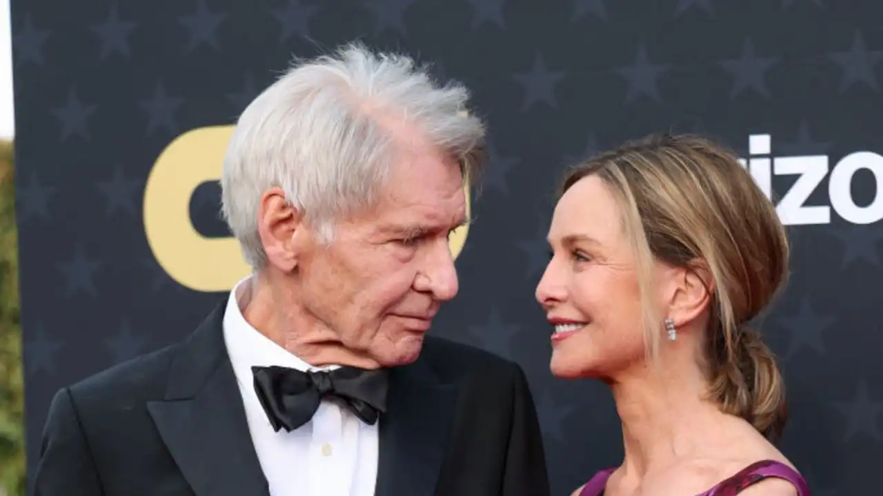 Harrison Ford agradece a su esposa Calista Flockhart en los Critics Choice Awards
