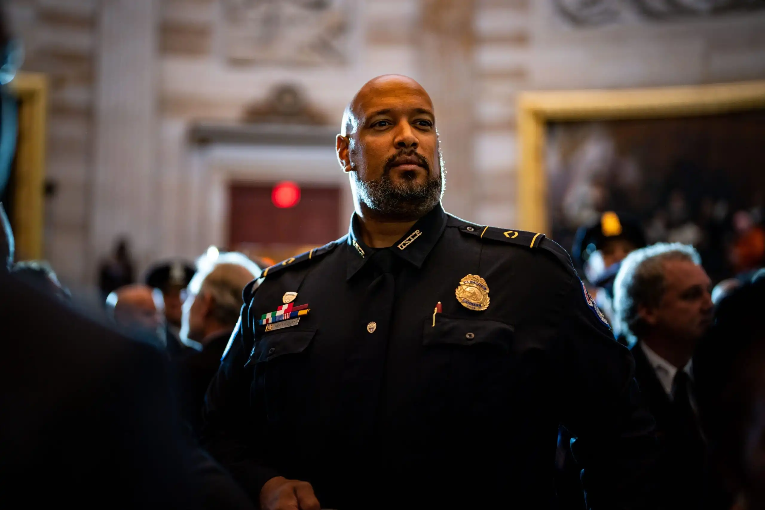 Harry Dunn, exoficial de policía del Capitolio que se postula para el Congreso para detener a los extremistas MAGA de Trump