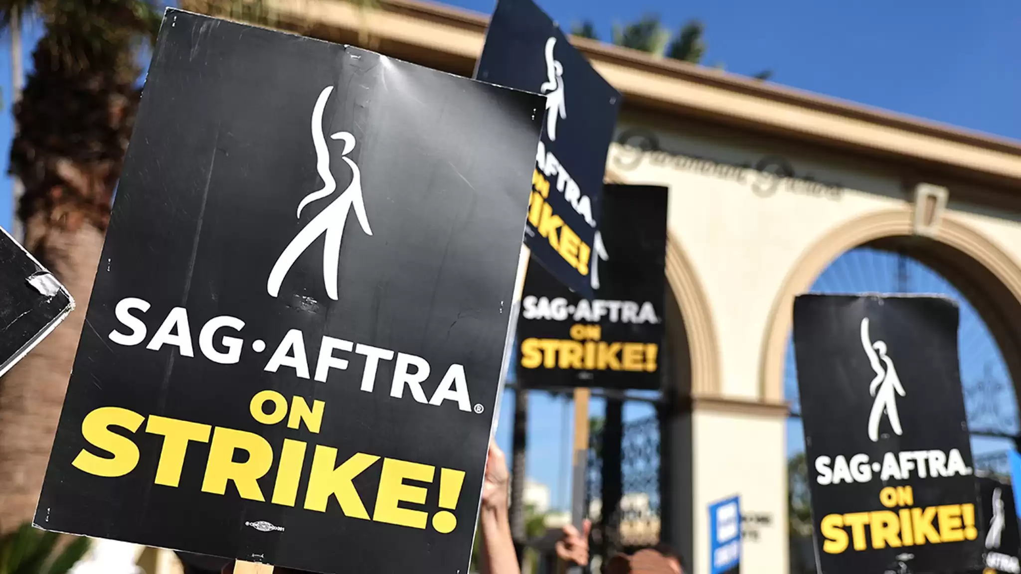 La huelga de Hollywood SAG-AFTRA termina con un acuerdo entre los estudios y los actores
