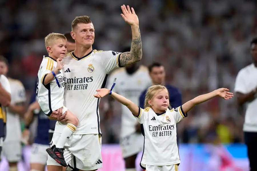 Kroos, leyenda del Real Madrid, se quiebra en la despedida perfecta del Bernabéu (VIDEO)