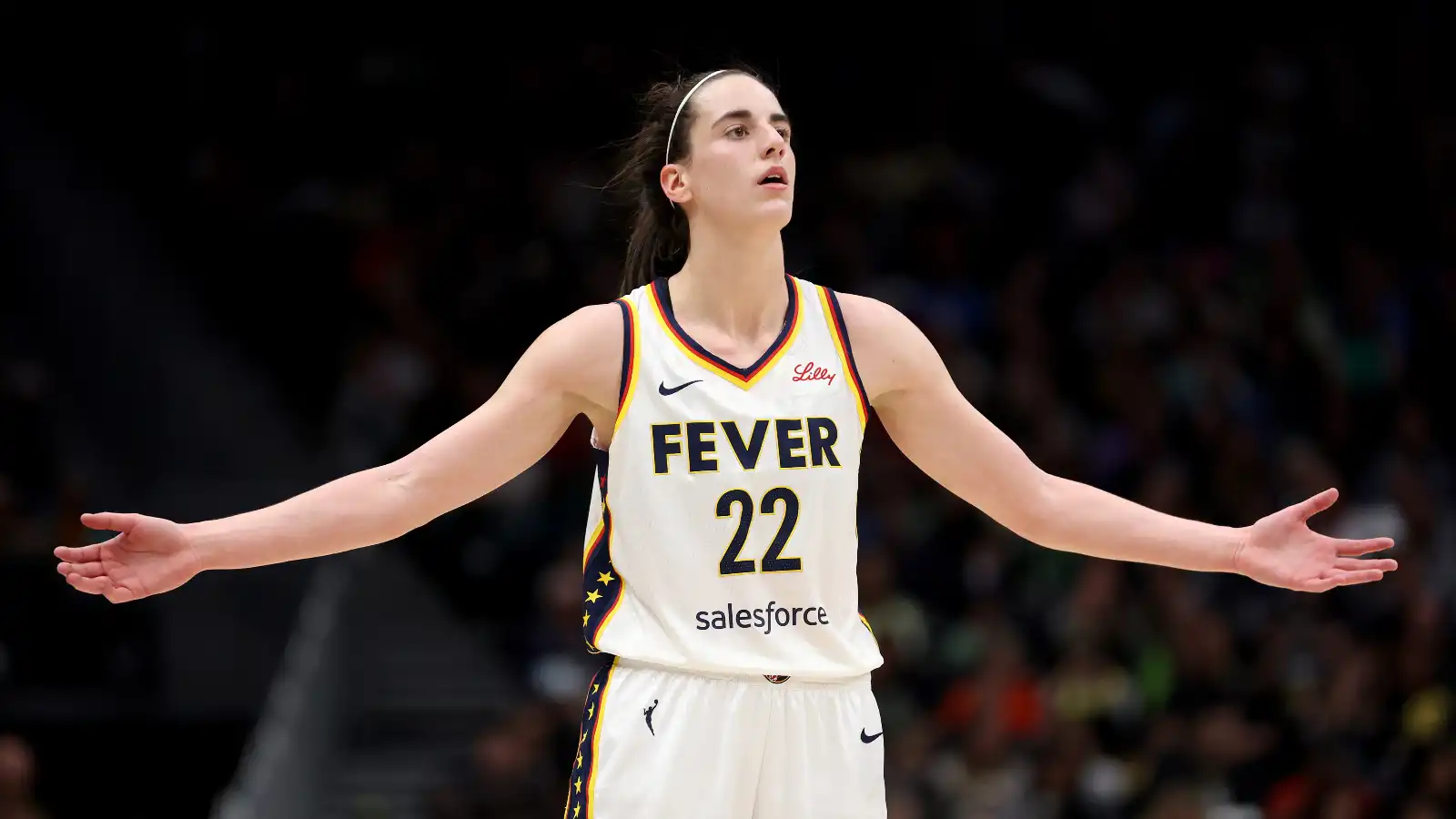 La entrenadora en jefe de Indiana Fever, Christie Sides, comenta el tiroteo de Caitlin Clark