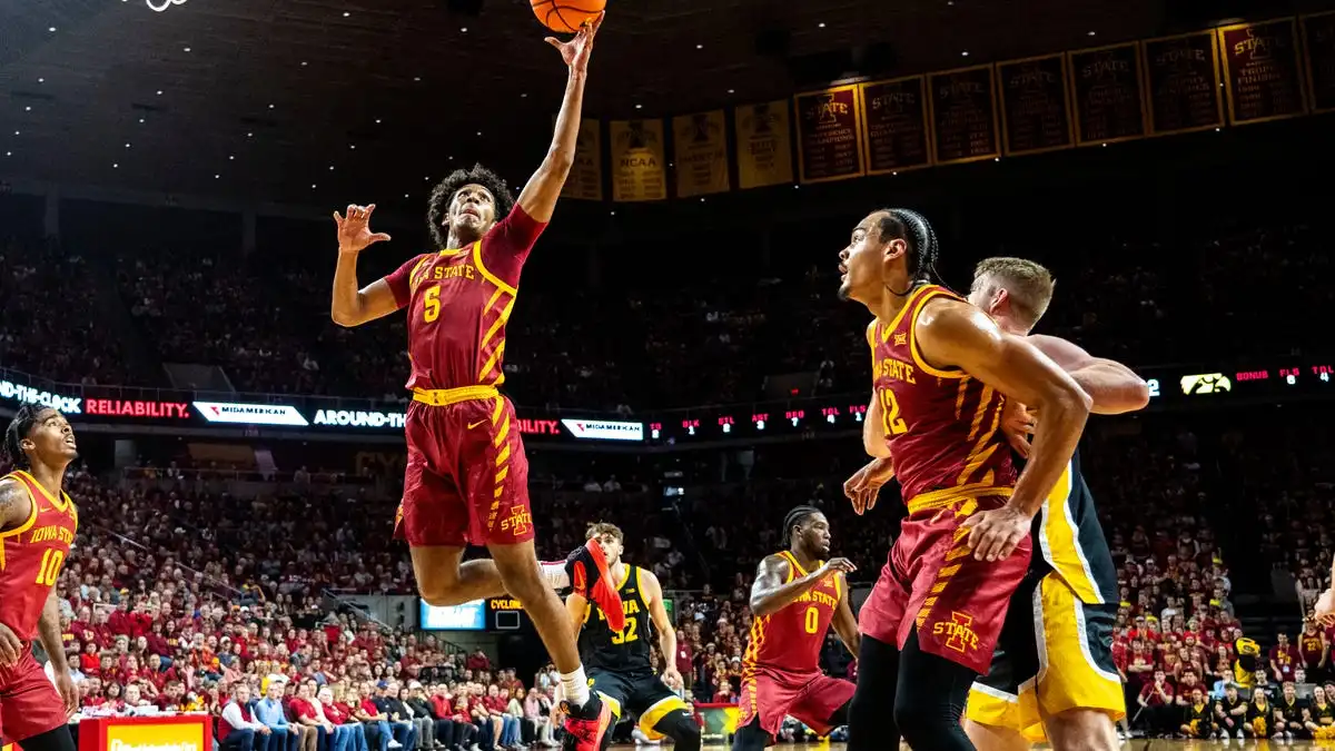 El baloncesto de Iowa State aplasta a Iowa en el enfrentamiento Cy-Hawk