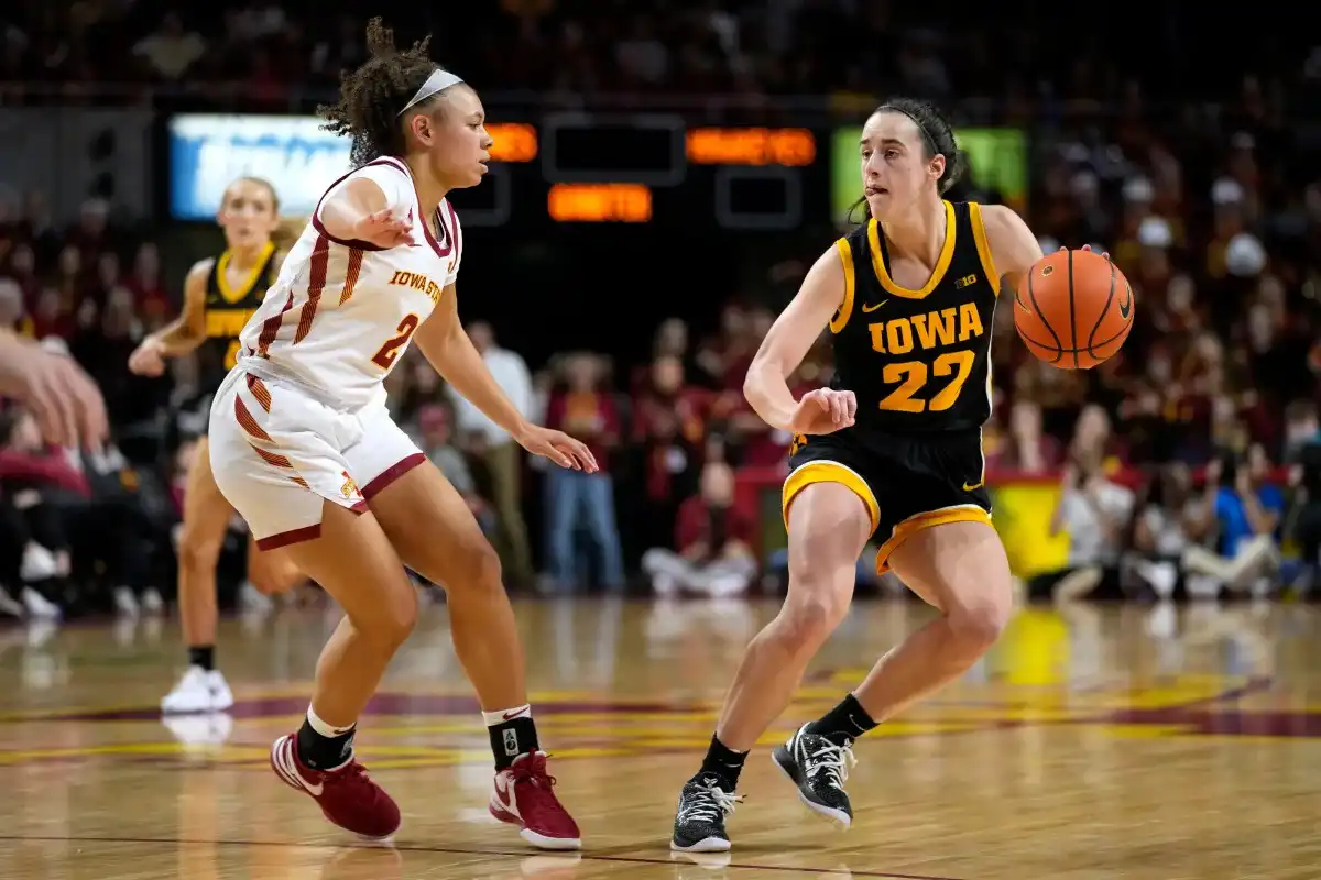 Enfrentamiento de baloncesto femenino en el estado de Iowa: Mantiene a raya a Iowa State